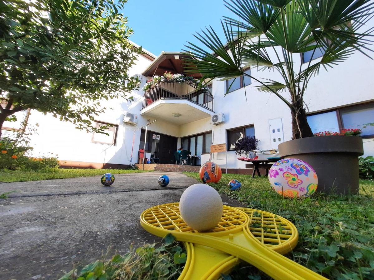 Apartmani Sunflower เซรมสกี คาร์ลอฟซี ภายนอก รูปภาพ