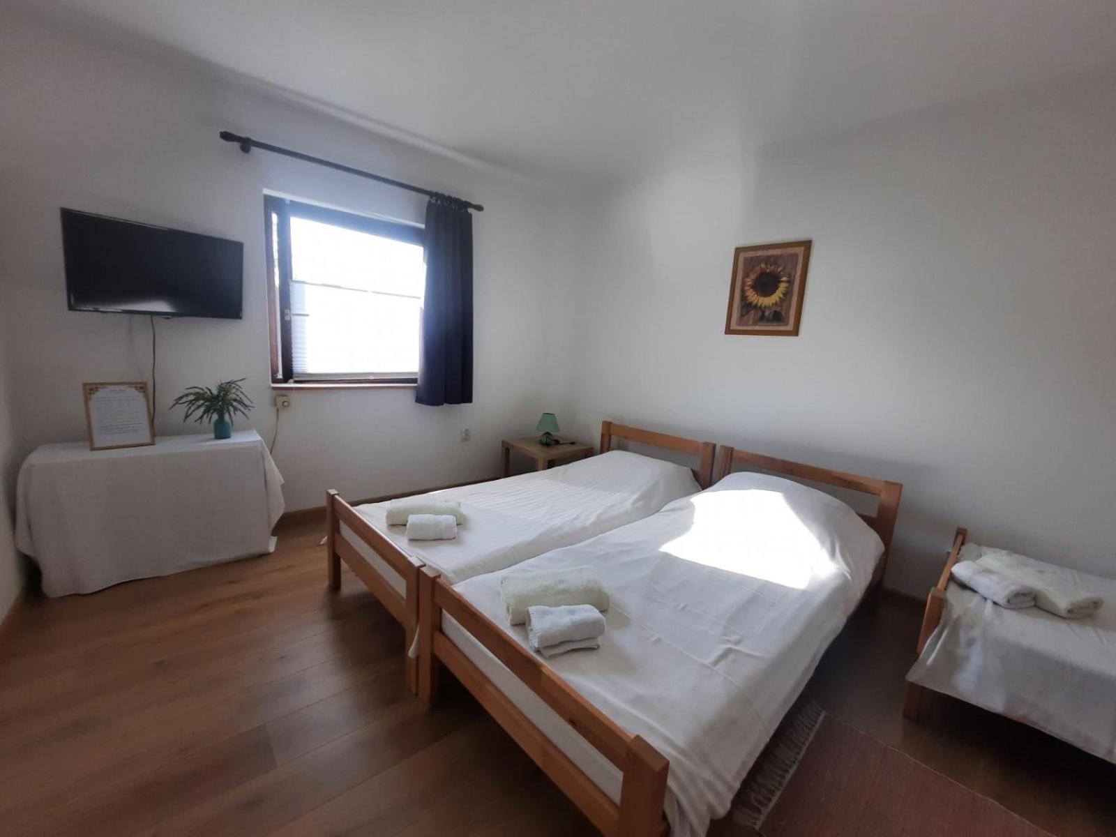 Apartmani Sunflower เซรมสกี คาร์ลอฟซี ภายนอก รูปภาพ