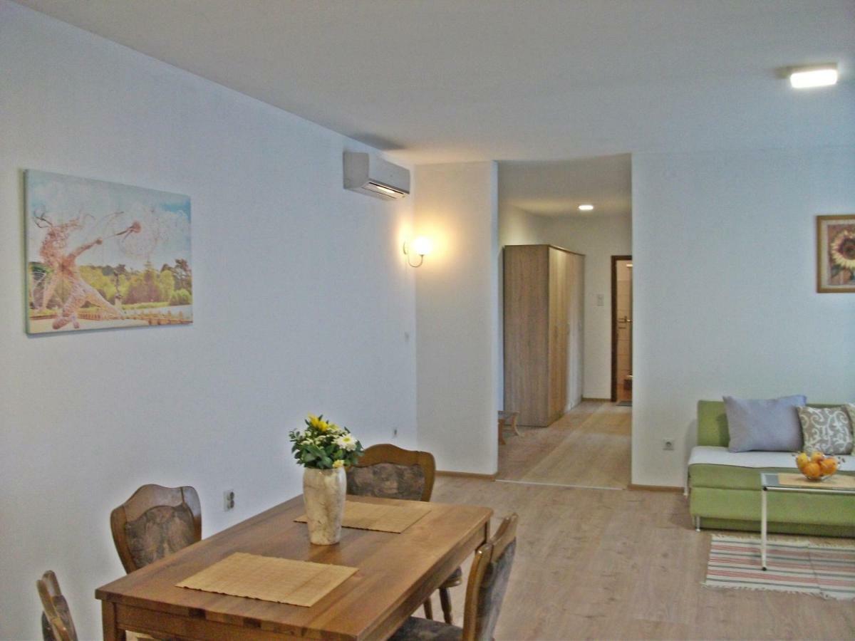 Apartmani Sunflower เซรมสกี คาร์ลอฟซี ภายนอก รูปภาพ