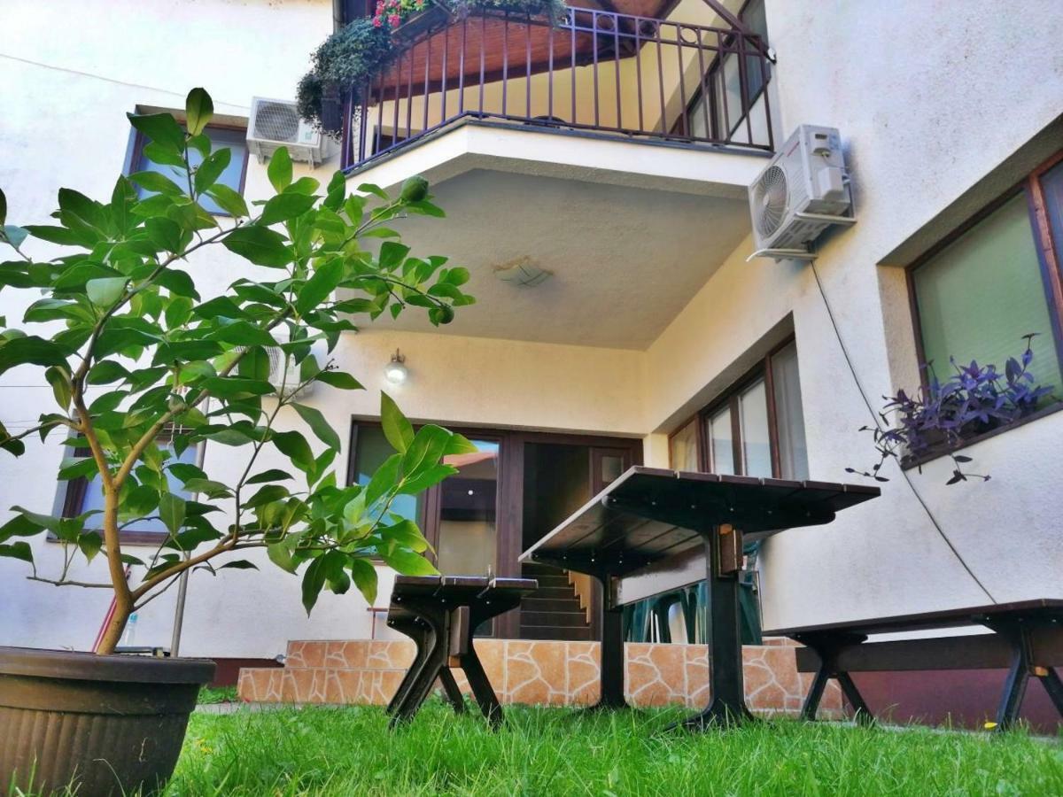 Apartmani Sunflower เซรมสกี คาร์ลอฟซี ภายนอก รูปภาพ